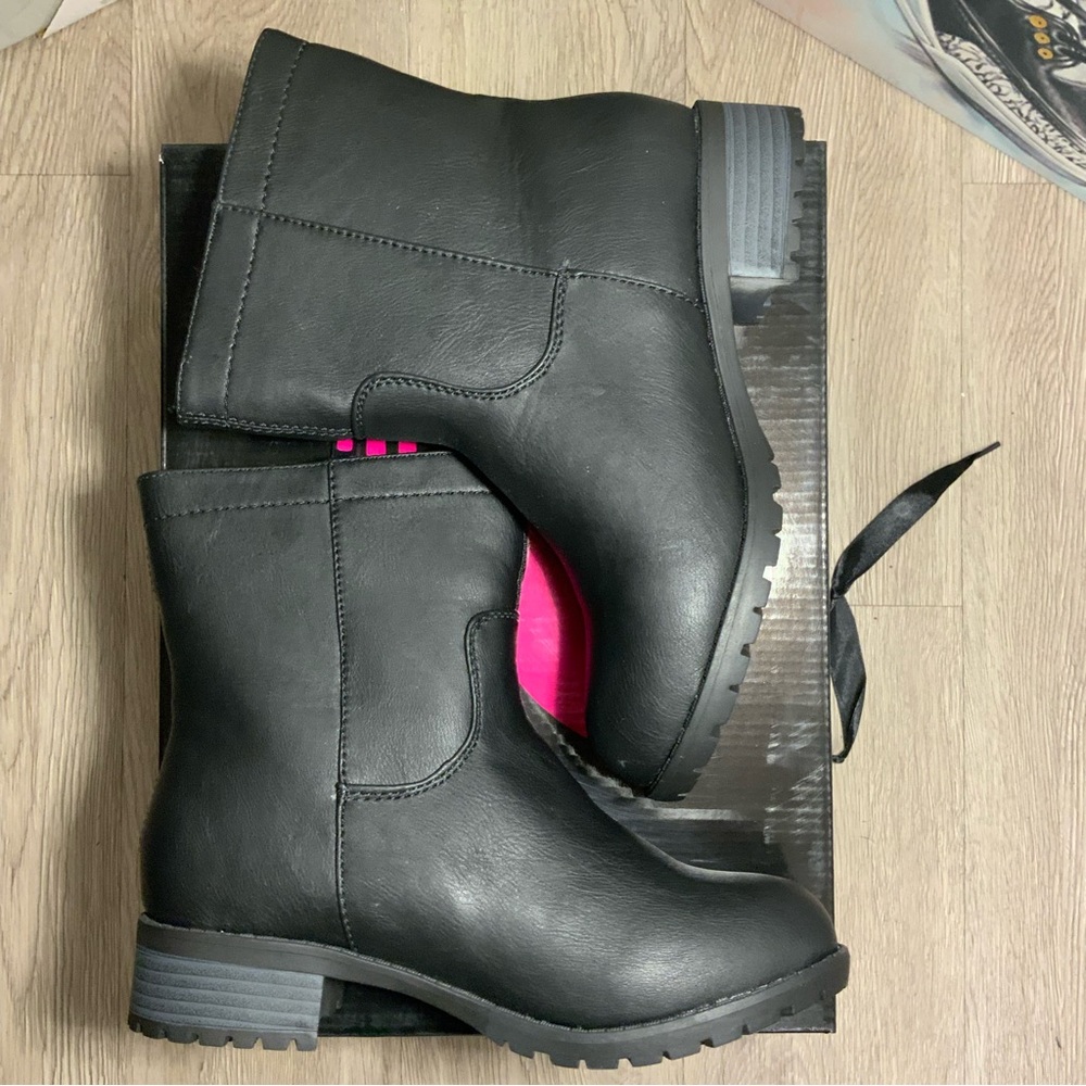 New Soda Modern Chic Low Heel Fashion Ankle Boot - Women’s Size 6, 6.5 - Picture 6 of 10